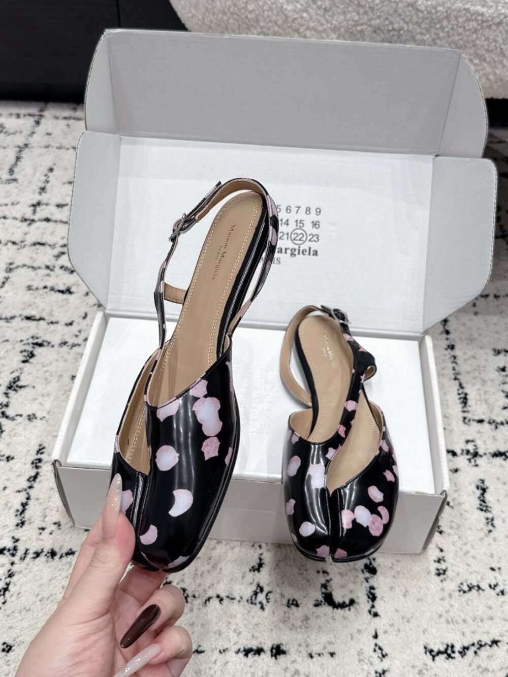 Maison Margiela Tabi split-toe flats with cherry blossom petal print - Picture 4 of 8